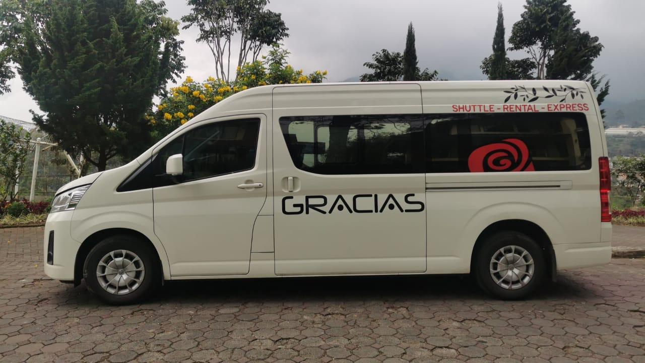 Hiace Gracias 10 Seat